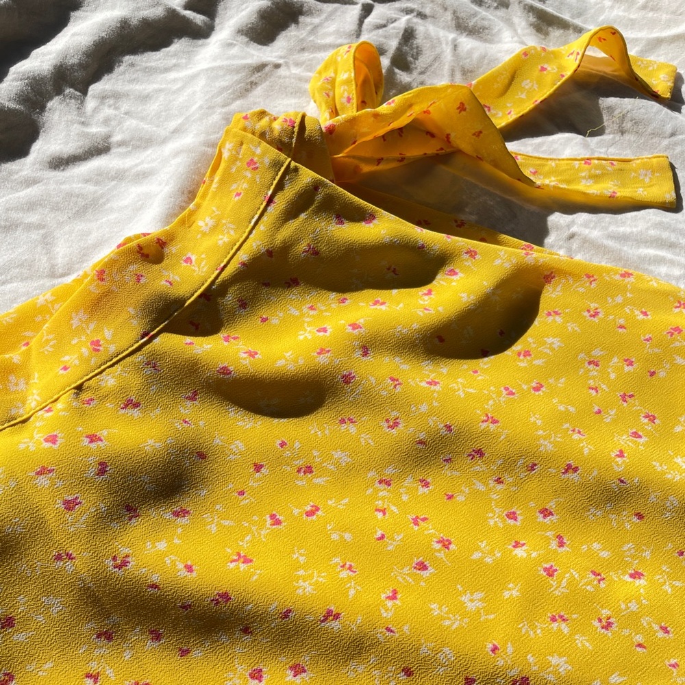 Cute yellow wrap around skirt ✨